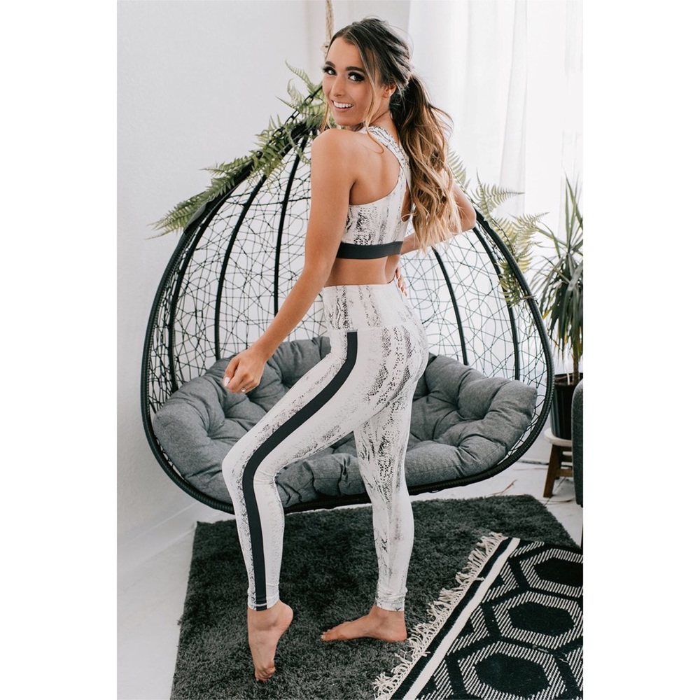 • Snake Print Workout Legging and Bra Set • - Picture 3 of 7